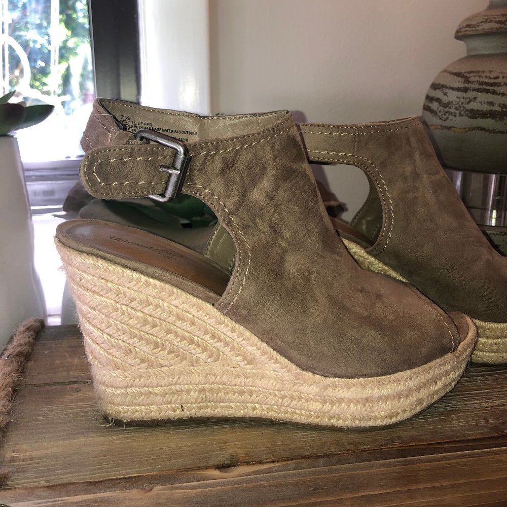 Cayla MicroSuede Shield Espadrille Wedge SZ 7.5